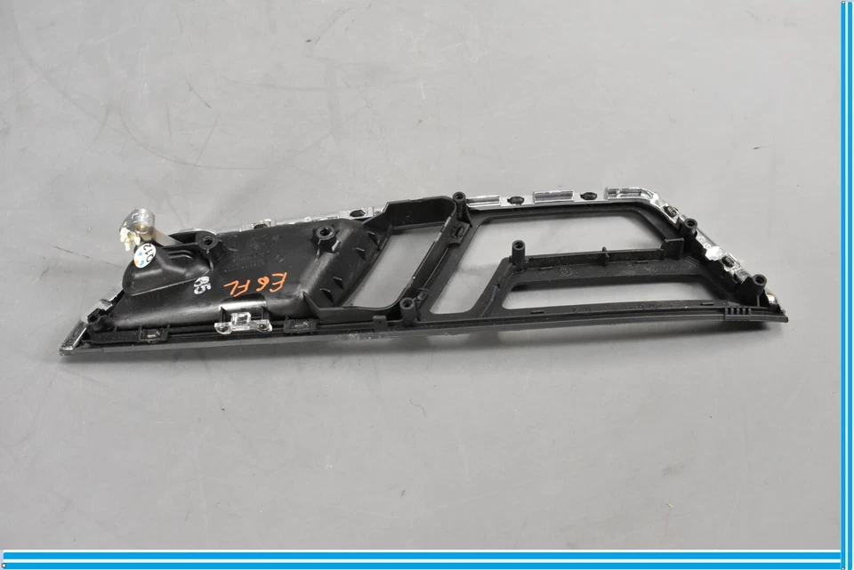 Черная передняя левая внутренняя дверная ручка для Mercedes W221 S550 S400 10–13 годов выпуска от оригинального производителя - Изображение 4 из 4