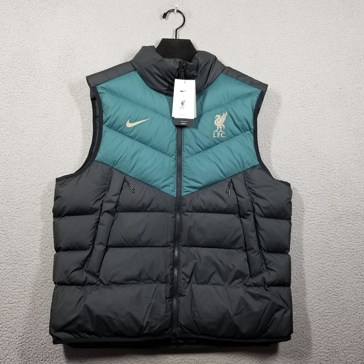 Nike Liverpool FC 2021/22 Down Puffer Windrunner Vest Size Nike Liverpool FC 2021/22 Down Puffer Windrunner Vest Size
