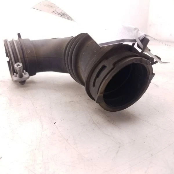 Toyota Prius C 2013 dos 1,5 L 4 cilindros filtro de aire tubo montaje resonador Foto 4 de 4