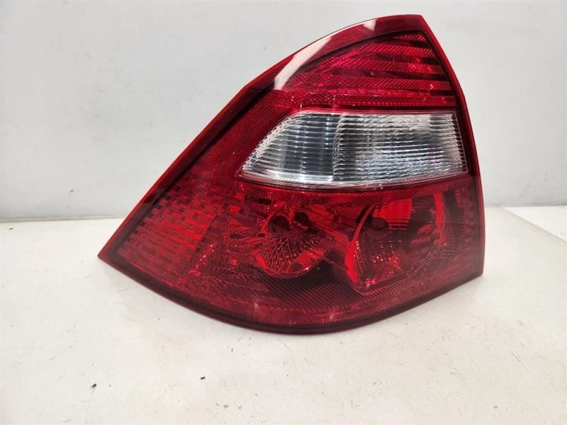 Luz trasera izquierda Ford Five Hundred Drivers 2005-07 Foto 2 de 4