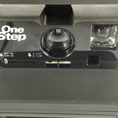 Polaroid Black 600 One Step Instant Camera - Picture 9 of 10