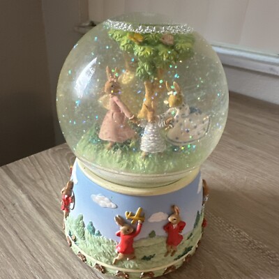 RARE! ''2001'' ROYAL DOULTON BUNNYKINS ''PICNIC TIME'' MUSICAL SNOW GLOBE