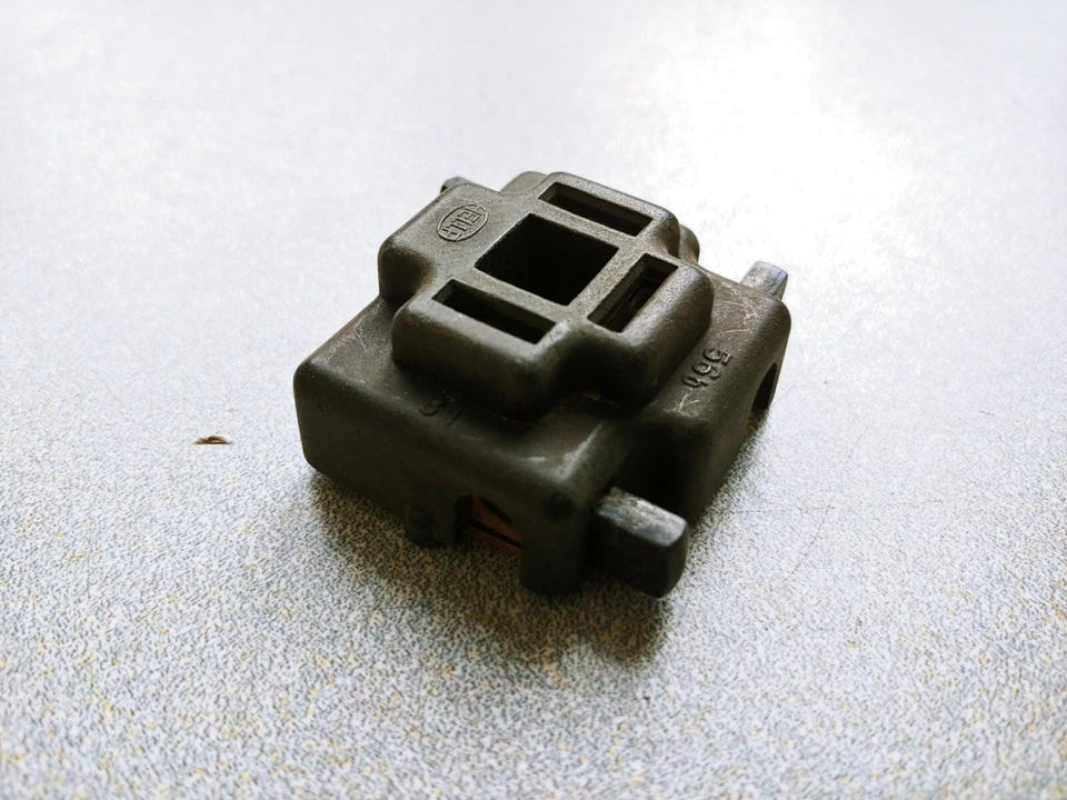 NICE USED ORIGINAL HELLA PORSCHE 356B 356C 356SC HEAD LIGHT ELECTRICAL CONNECTOR - Изображение 3 из 4