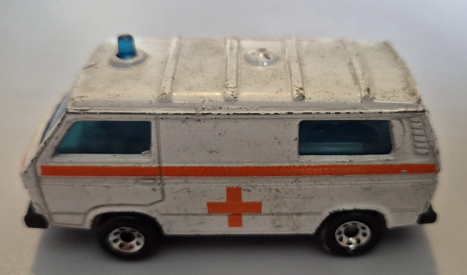 Ambulancia de colección Matchbox Volkswagen Transporter juguete diecast 1:62 1987 Foto 3 de 4