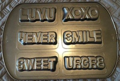 WILTON Words Bakeware ''4EVER/LUVU/SWEET/XOXO/SMILE/URGR8'' Non-Stick NEW