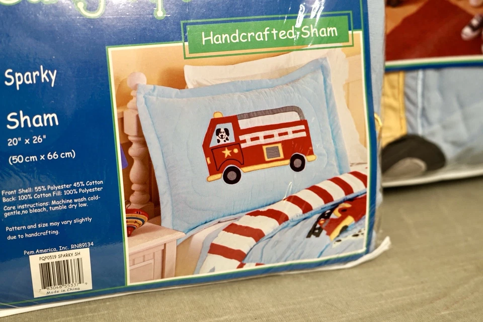 全新 Pem America 儿童消防车 狗拼布 被子 Shams 床套装 全尺寸/大号 — 第 4/4 张图片