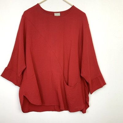 Niche Nilgun Derman Oversized Medium Red Pocket Cuffed 3/4 Sleeve Boxy Artsy Top