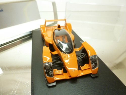 SPARK S0627 CAPARO T1 2007 TOPGEAR - ORANGE 1:43 - VERY GOOD IN BOX - Picture 8 of 8