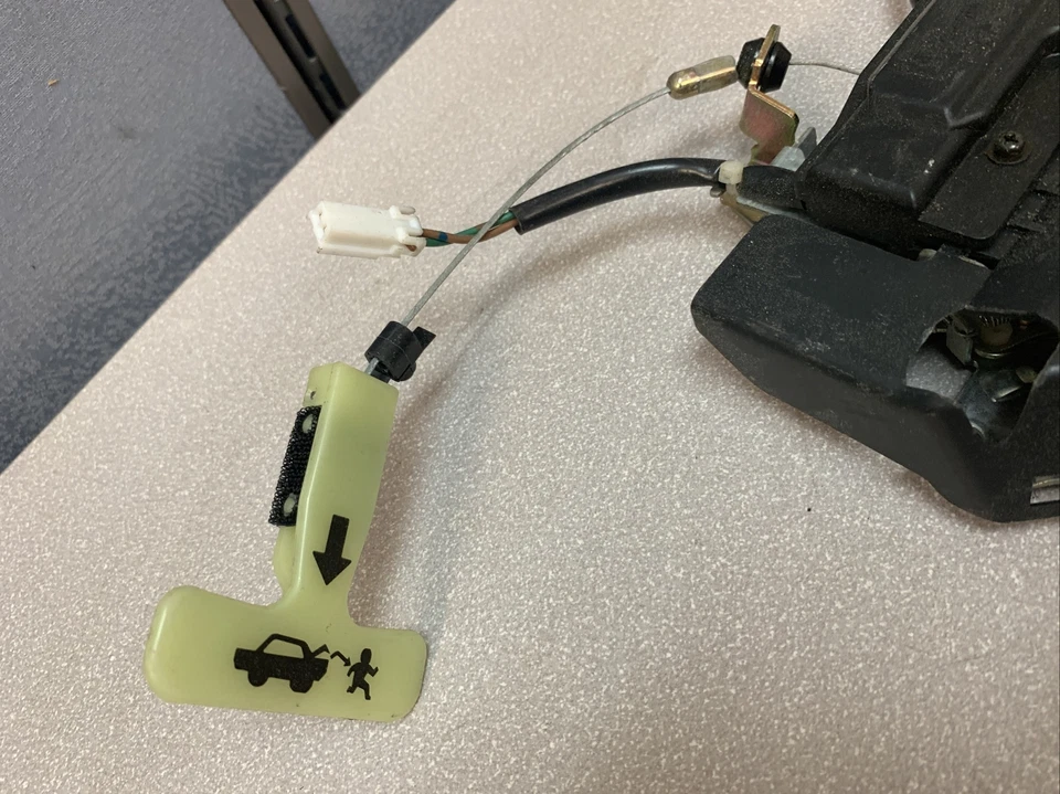 Chrysler Sebring 2002 4 puertas maletero trasero bloqueo pestillo actuador OEM Foto 3 de 4