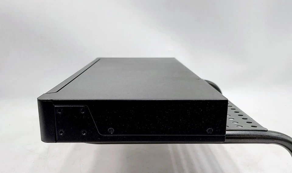 StarTech SV831DUSBU 8 Port 1U Rackmount USB VGA KVM Switch - Image 4 of 4