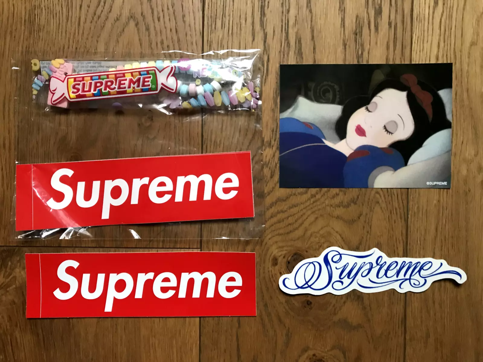 Supreme Stickers X 4 Boîte Blanche Neige Logo Écriture et Collier Bonbons Rare