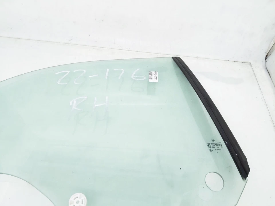 06-09 Mercedes-Benz Clk350 Convertible Rear Passenger Right Quarter Window Glass - Image 3 of 4