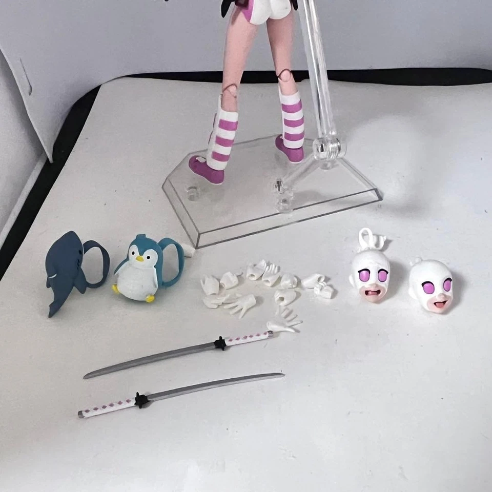 Medicom MAFEX 071 Gwenpool Action Figure Marvel Comics Collectible Japan No Box - Image 3 of 4