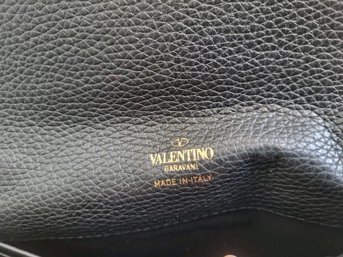 Borsa a tracolla Valentino Garavani nera Rockstud in pelle con grana staccabile - Foto 10 di 15