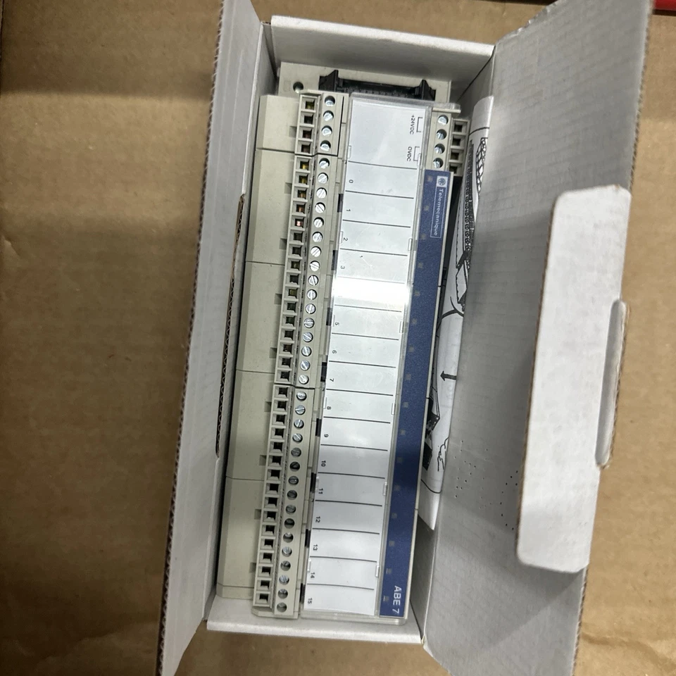 Telemecanique ABE7 Terminal Block R16S210 New 24V - Image 2 of 3