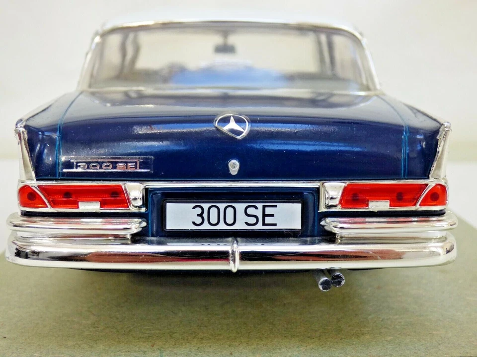 Mercedes Benz 300SE Revell 1960 W112 Raro AZUL 1:18 Diecast Modelo de Coche Detallado Foto 3 de 4