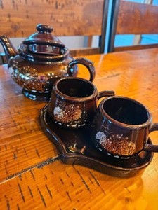 Stunning Piece!  - Vintage Brown Teapot w/ two cups, very classy made in Germany