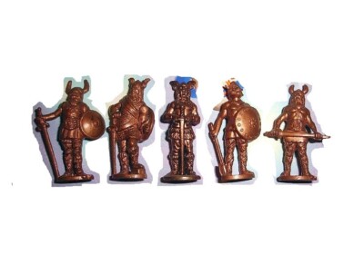 METAL FIGURINES SET - VIKINGS WARRIORS COPPER VINTAGE KINDER