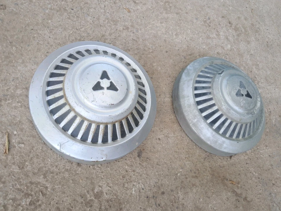 Dodge Plymouth B200 B300 1967-1976 furgoneta D200 D300 camión plato para perros par de tapacubos de 12" Foto 3 de 4