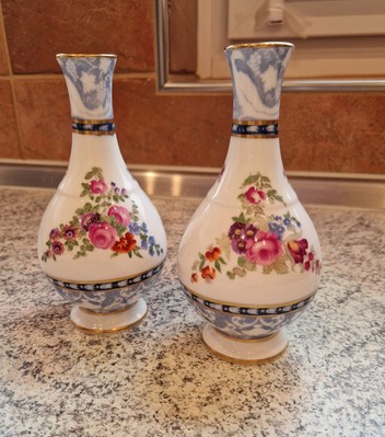 Zwei Vasen Crown Staffordshire
