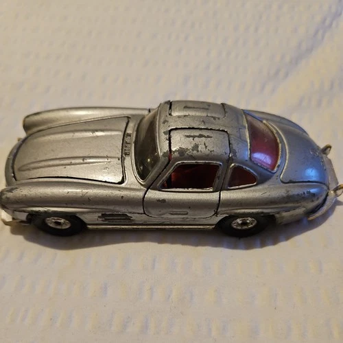 CORGI :VINTAGE No811 MERCEDES-BENZ 300 SL COUPE OPENING GULLWING DOORS,see pics