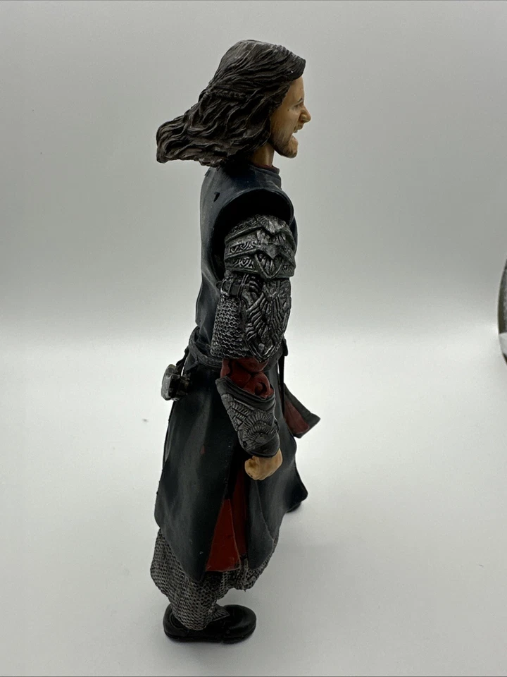 Lote de 2 figuras de acción vintage de El Señor de los Anillos KING THEODEN y Aragón LOTR ToyBiz Foto 3 de 4