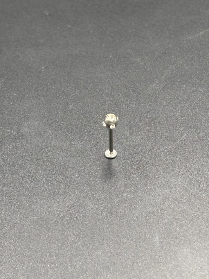 Tre Piercing da labbra e orecchio in Acciaio chirurgico Asta con Base mm. 1,2 - Immagine 4 di 4