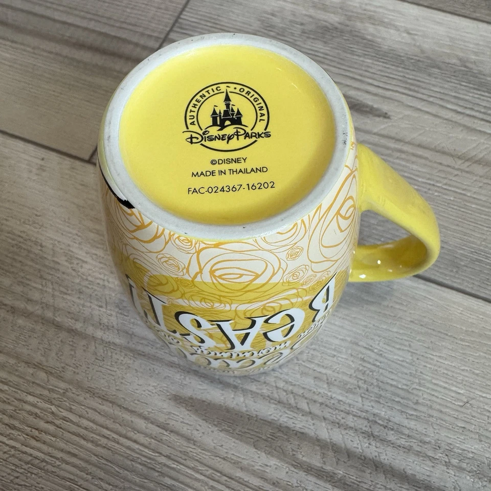 Taza de café de la Bella y la Bestia de los parques de Disney Es difícil ser una belleza Foto 4 de 4