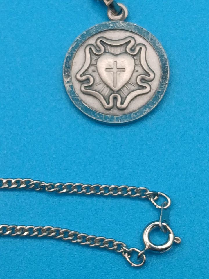 Collar colgante rosa luterana plata níquel Foto 3 de 4