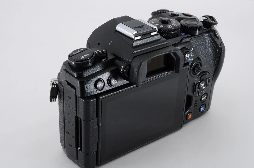 Olympus OM-D E-M1 Mark III Black Mirrorless Camera Body [13,191 shots] From JP - Image 4 of 4