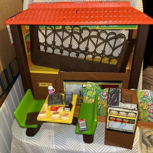 Mattel Vintage 1982 Barbie Loves McDonalds Restaurant Playset Incomplete