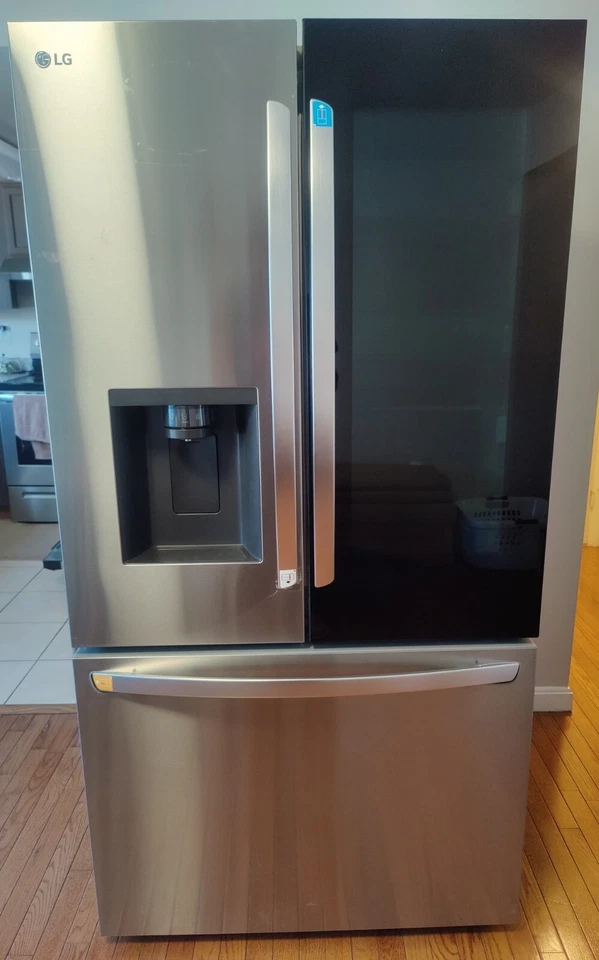 LG 26 cu. Profundidad de mostrador Smart InstaView puerta francesa refrigerador prueba de impresión Foto 2 de 4