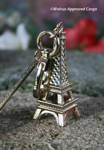 EIFFELTURM WEINREGAL + SCHLÜSSELANHÄNGER, PARIS HUNDEWANDERBECHER UND KLEINE HERZSCHALEN - Bild 6 von 12
