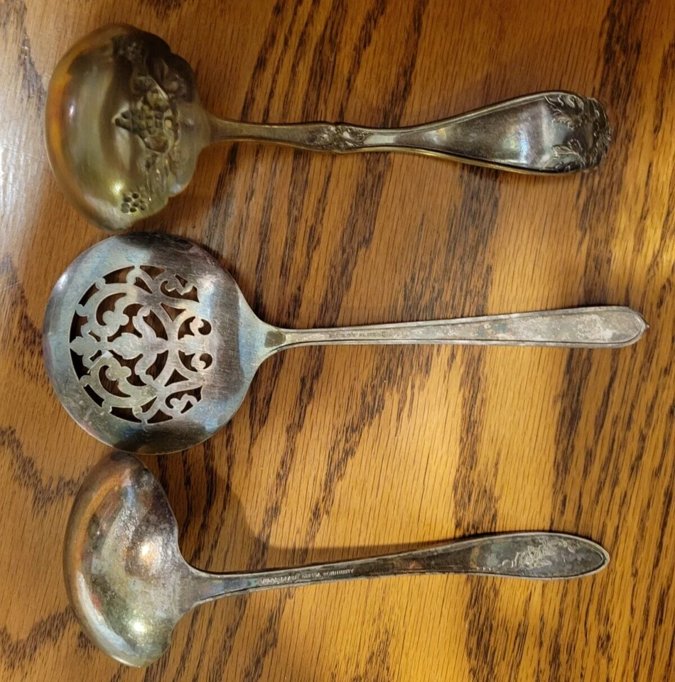 CONJUNTO VINTAGE DE 3 COLHERES DE PRATA PARA SERVIR CONCHAS ONEIDA, PURITAN E NOBREZA - Imagem 2 de 4