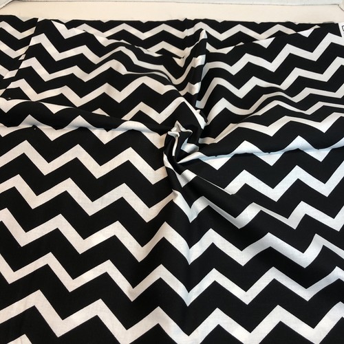 2 Yards Black White Zig Zag Fabric 42" wide Cotton Chevron - Picture 5 of 5