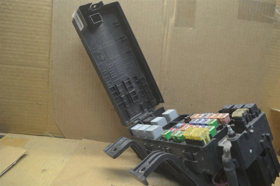 2008 Lincoln MKZ Fuse Box Junction OEM 8H6T14290B Module 138-14d1 - Image 4 of 4