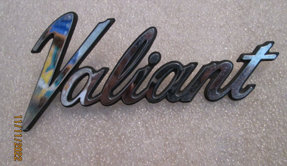 RARO NOS?  1970 1971 1972 1973 1974 PLYMOUTH VALIANT EMBLEMA INSIGNIA ORIGINAL OEM Foto 2 de 4