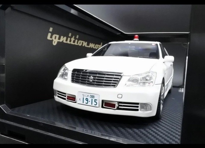 Ignition model 1/18 Toyota Crown (GRS180) undercover police car, Osaka Prefectur