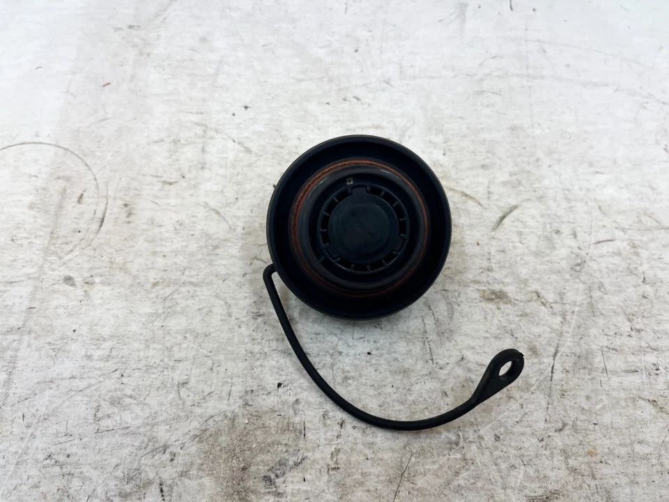 Tapa de llenado del tanque de combustible diésel Ford F-250 F250 17-22 con correa OEM Foto 2 de 2