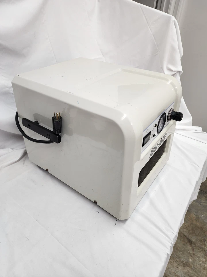 Jun-Air 1770008 87R-4P compressor de ar de pistão sem óleo em gabinete à prova de som 120v - Imagem 3 de 4