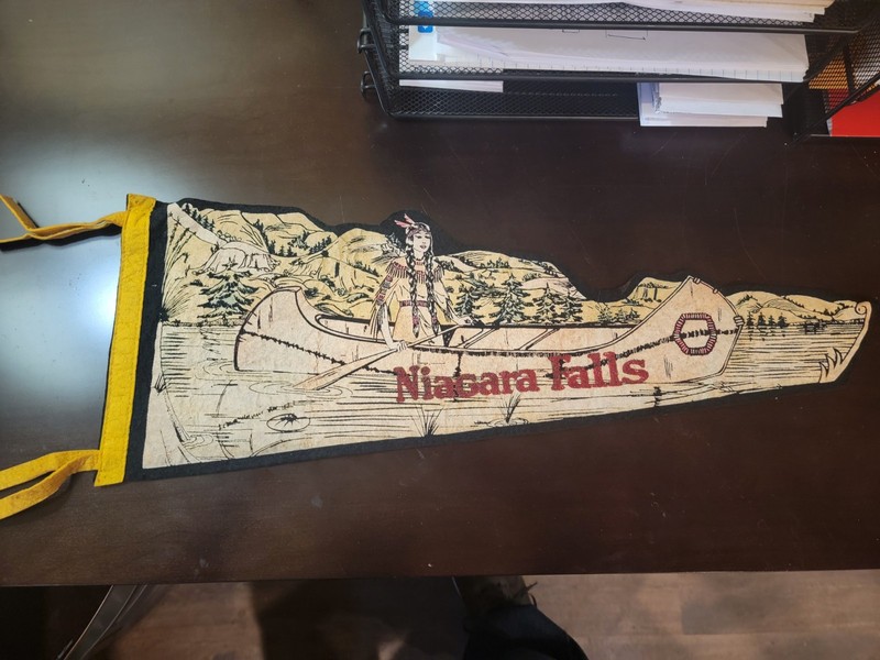 VINTAGE NIAGARA FALLS FELT PENNANT