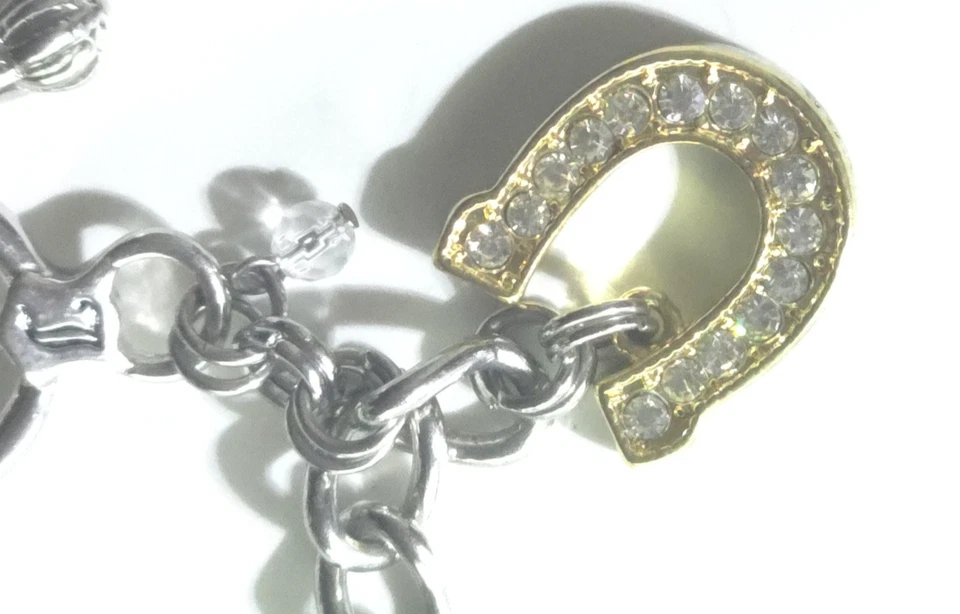 Браслет с брелоками на удачу Juicy Couture серебристый и золотой тон подкова 7,5 дюйма - Изображение 4 из 4