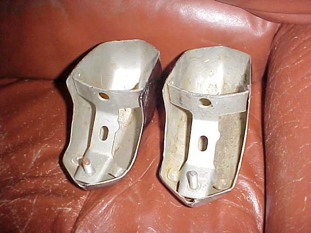 Protetores/para-choques Austin Princess 4 litros "R" NOS com 50+ anos de pátina - Imagem 3 de 4