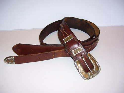 Cinturón y hebilla vintage de cuero plateado de alpaca México - Imagen 1 de 5