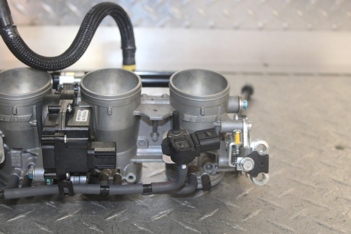 am出品 Amazon.com: 1PC/Set Mass Air Flow Meter Sensor AFH70M-40