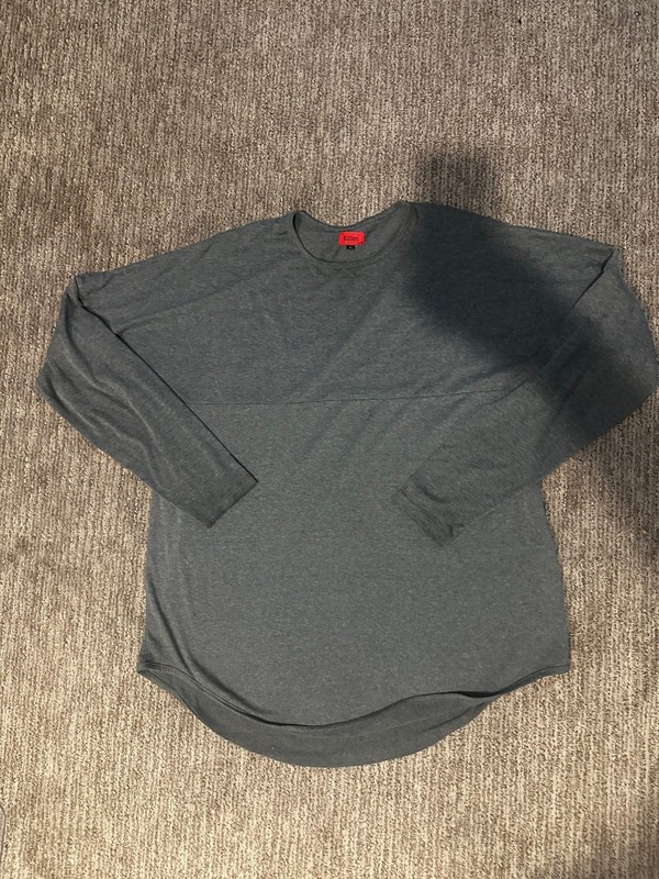 Killion Men’s Tee with curved hem Size xl long sleeve drop scallop tee