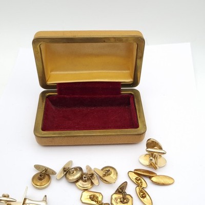 Mid Century Ohrstecker Box Manschettenknöpfe Box mit Vintage Manschettenknöpfen einziehbare Kette etc