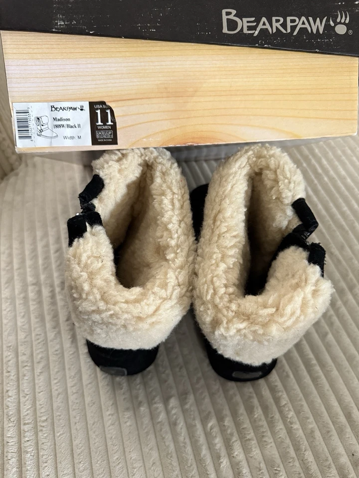 BEARPAW WINTER BOOT SIZE 11M COLOR BLACK W/FAUX FUR INSIDE ZIPPER "MADISON" - Image 3 of 4