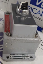 Allen Bradley 800H-R3HA7 Pushbutton Station w/ Enclosure 800H-1HZX7 Ser. T