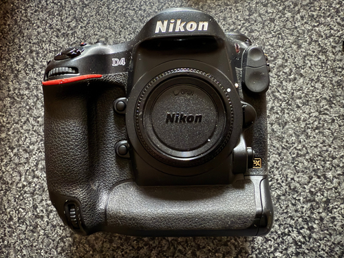 Nikon D4 Camera Pro Body Boxed +EN-EL18 Battery +XQD Memory Card = Shutter @ 64% - Picture 2 of 16